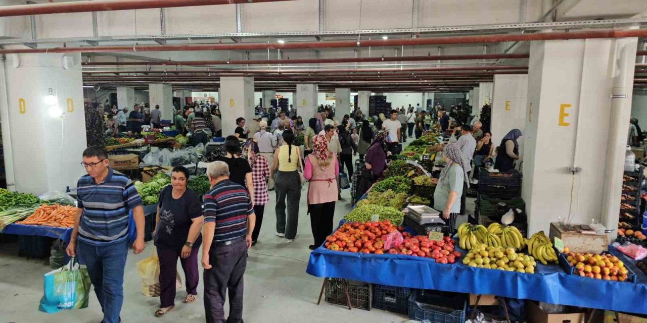 Buharkent’te Cuma trafiğine duba düzenlemesi