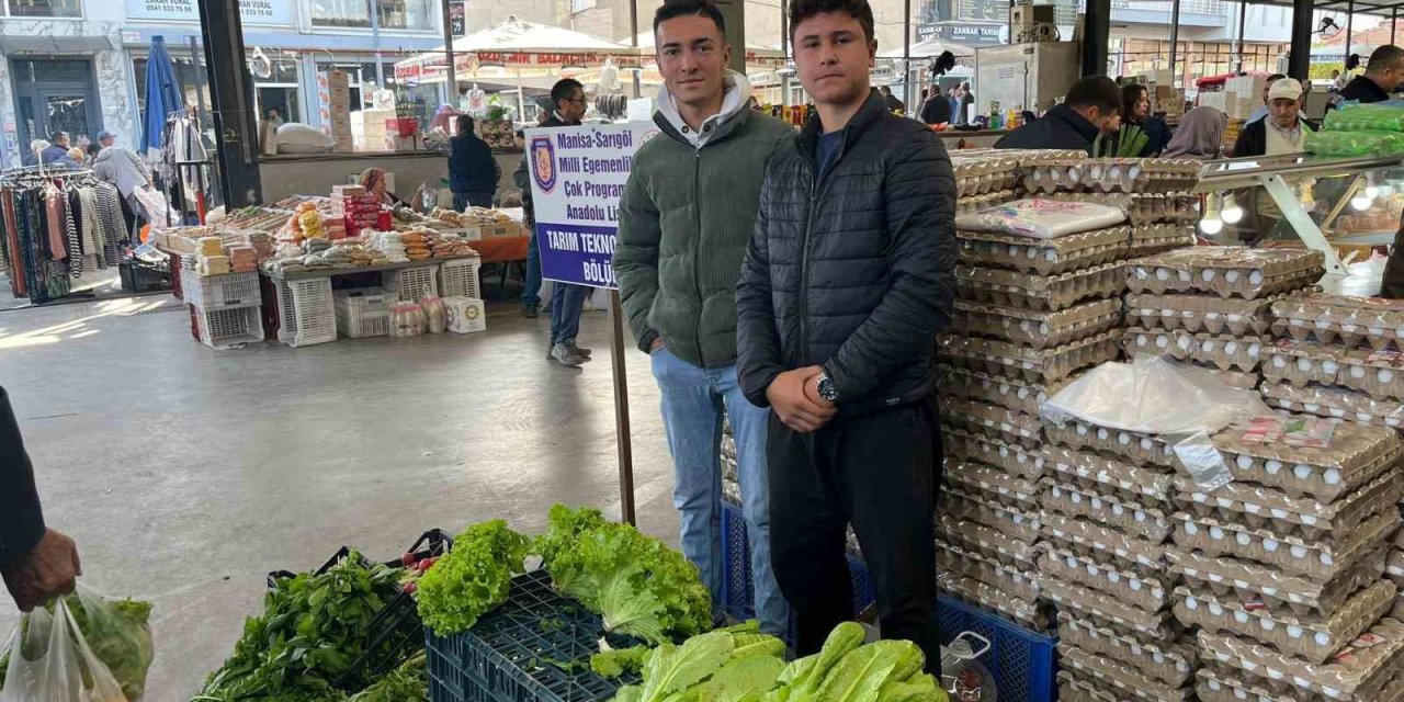 Öğrenciler üretiyor, satıyor; okullarına gelir sağlıyor