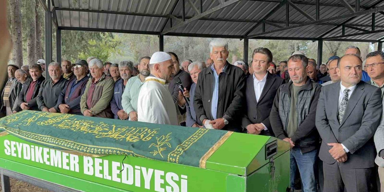 Seydikemer’de zehirlenme şüphesiyle hayatını kaybeden genç kız son yolculuğuna uğurlandı