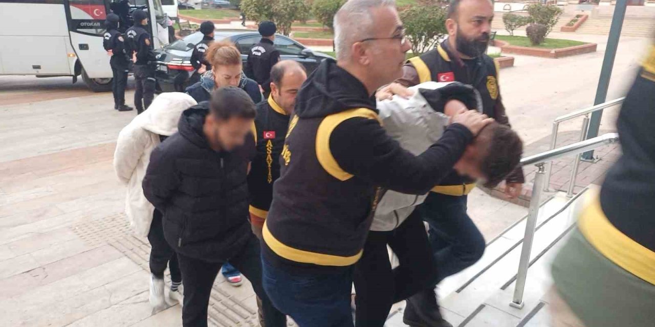 Lüks araçlar için ön ödeme vaadiyle vatandaşları dolandırdılar