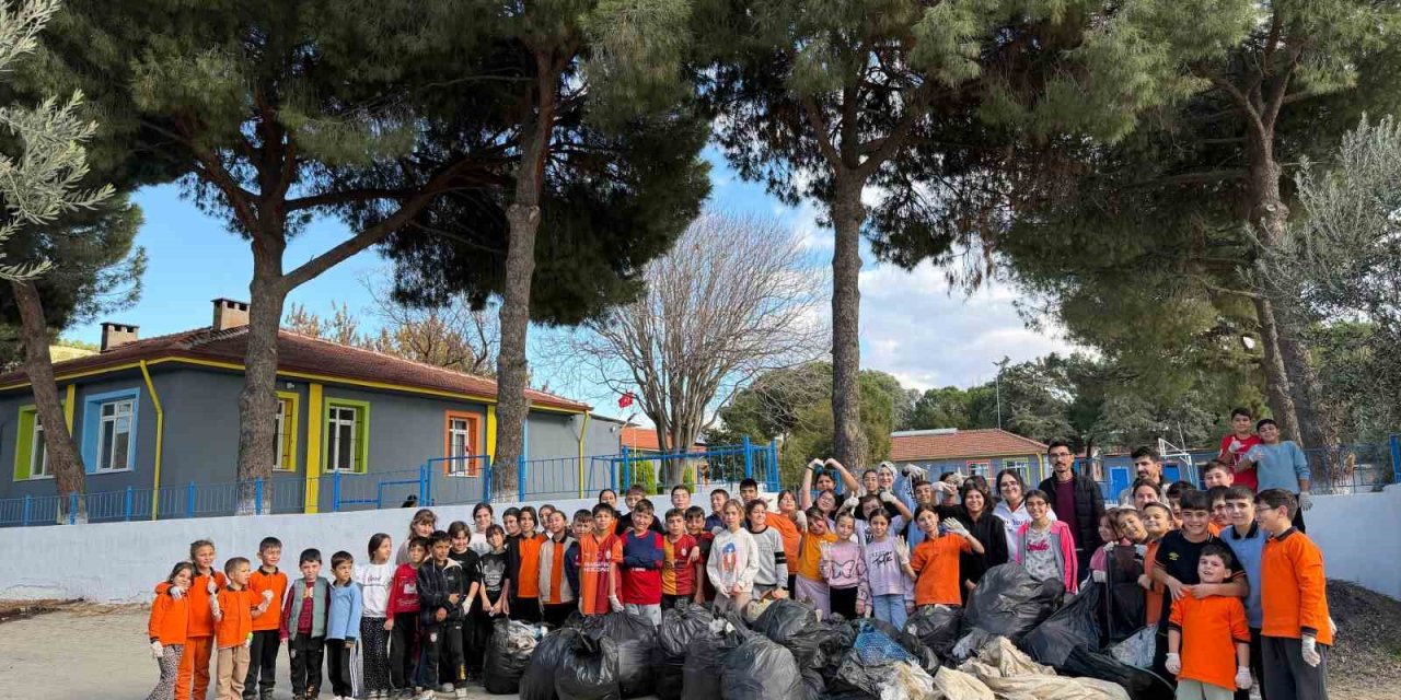 Çavuşlar’da öğrencilerden örnek çevre temizliği etkinliği