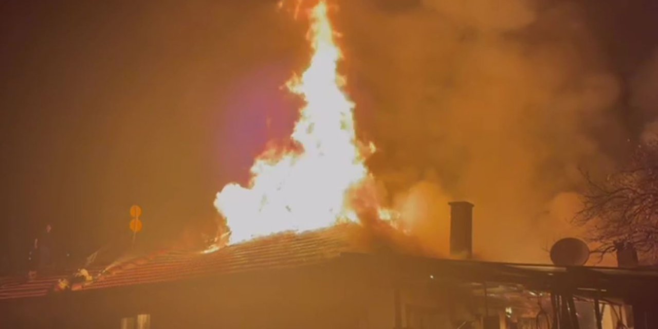 Kula’da gece saatlerinde yangın paniği