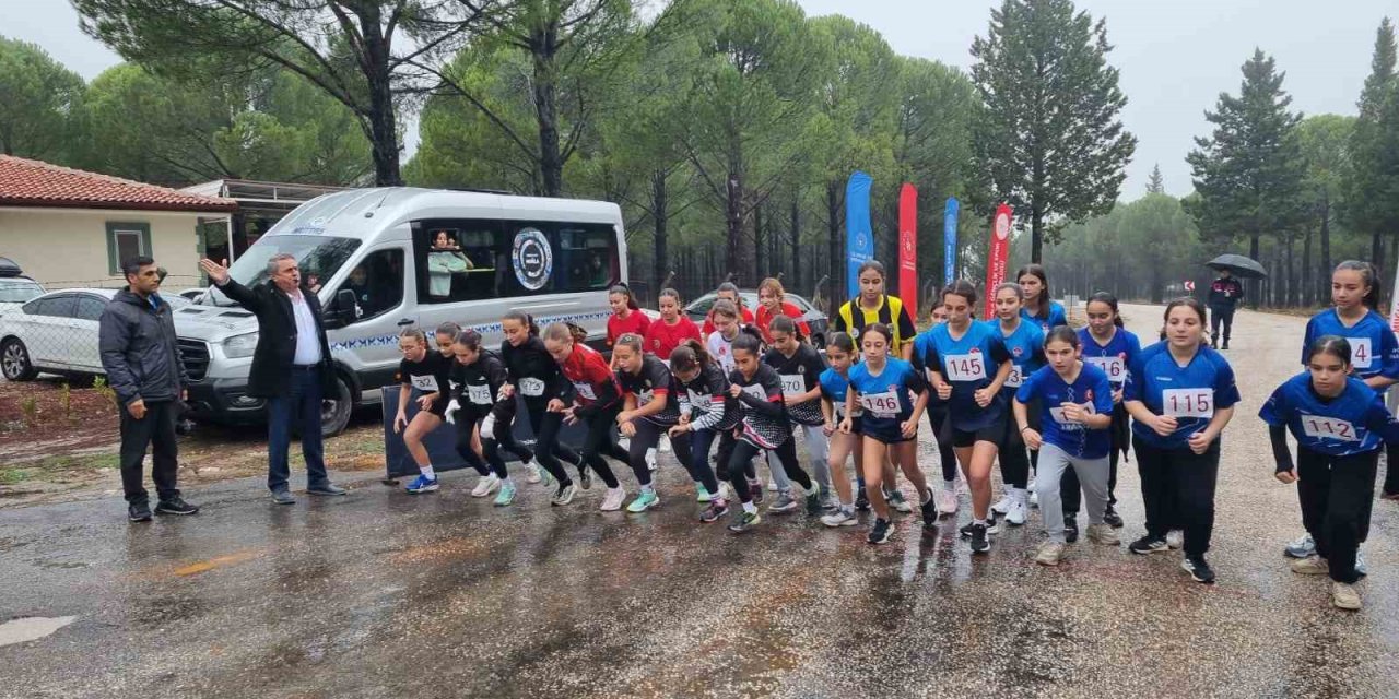 Okul sporları kros il birinciliğinde 130 sporcu ter döktü