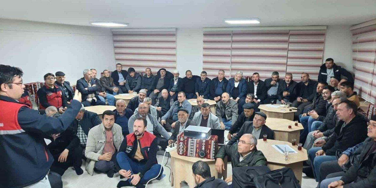 Çiftçi bilgilendirme toplantıları sürüyor