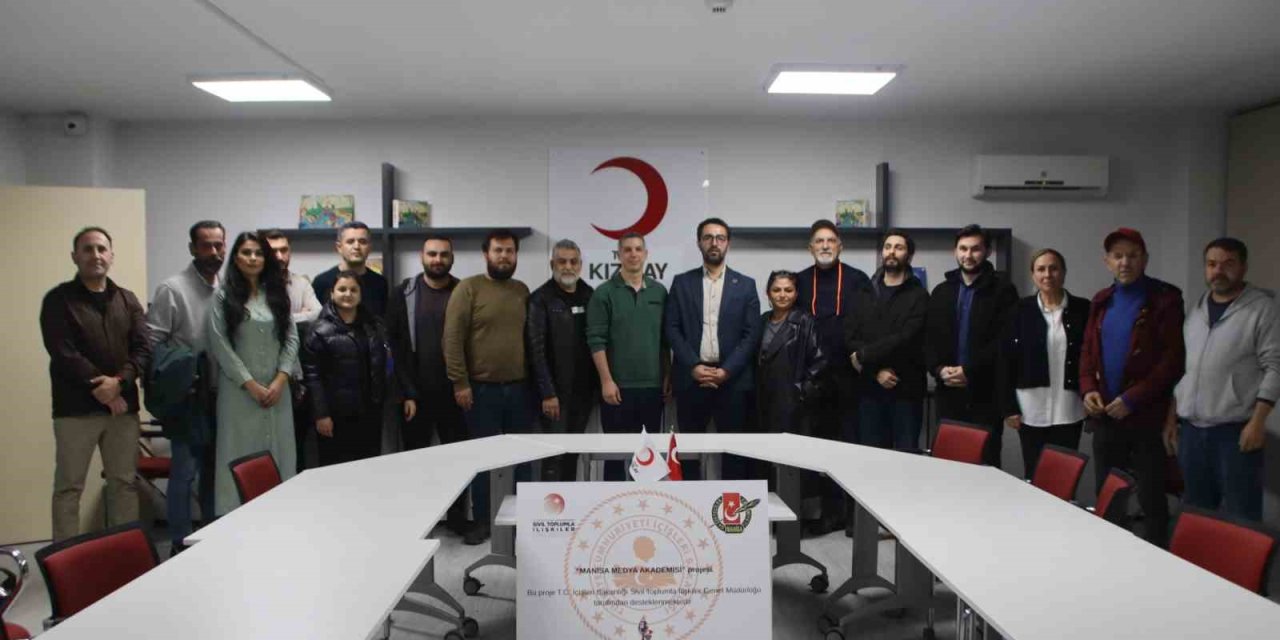 Manisa Medya Akademisinde ilk ders ‘Yapay zeka haberciliği’ oldu