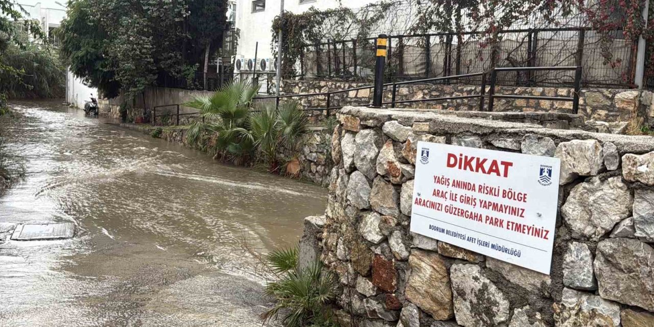 Bodrum’u sağanak yağış vurdu