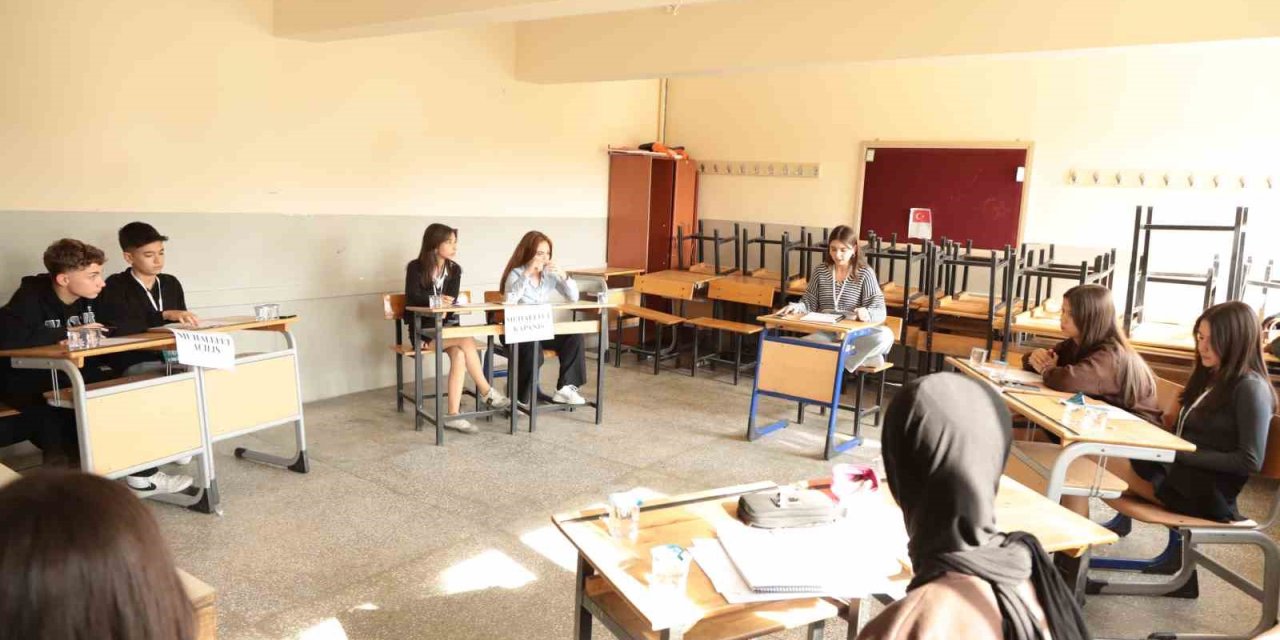Nazilli’de Münazara Turnuvası’na yoğun ilgi
