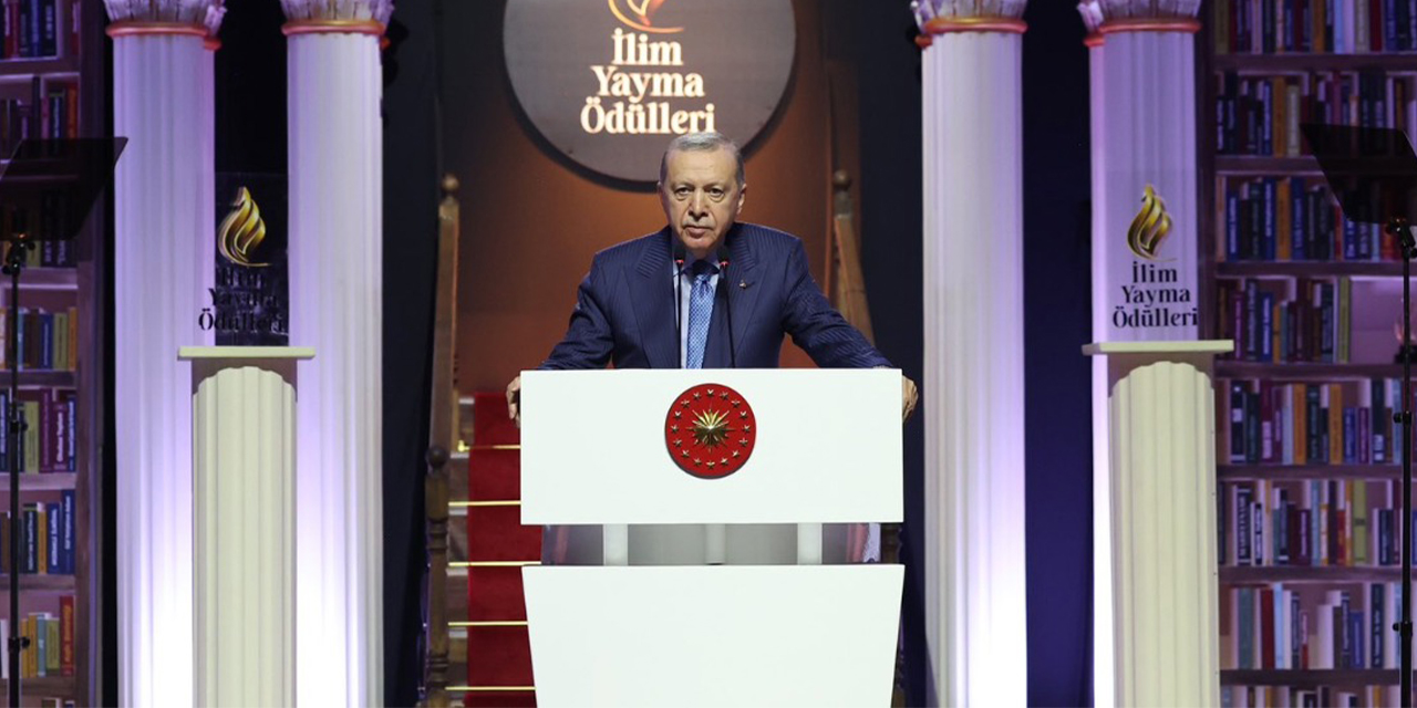 Rektör Kent, İlim Yayma Ödülleri  töreninde ADÜ’yü  temsil etti