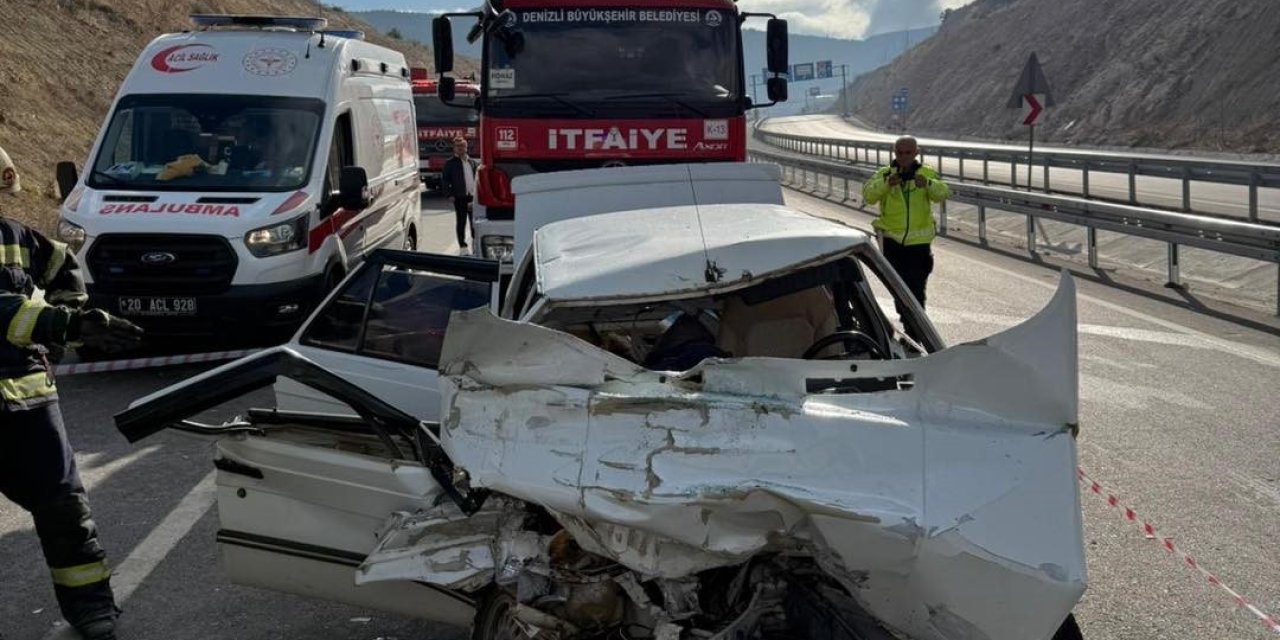 Kamyona arkadan çarpan otomobil hurdaya döndü; 1 ölü 1 yaralı