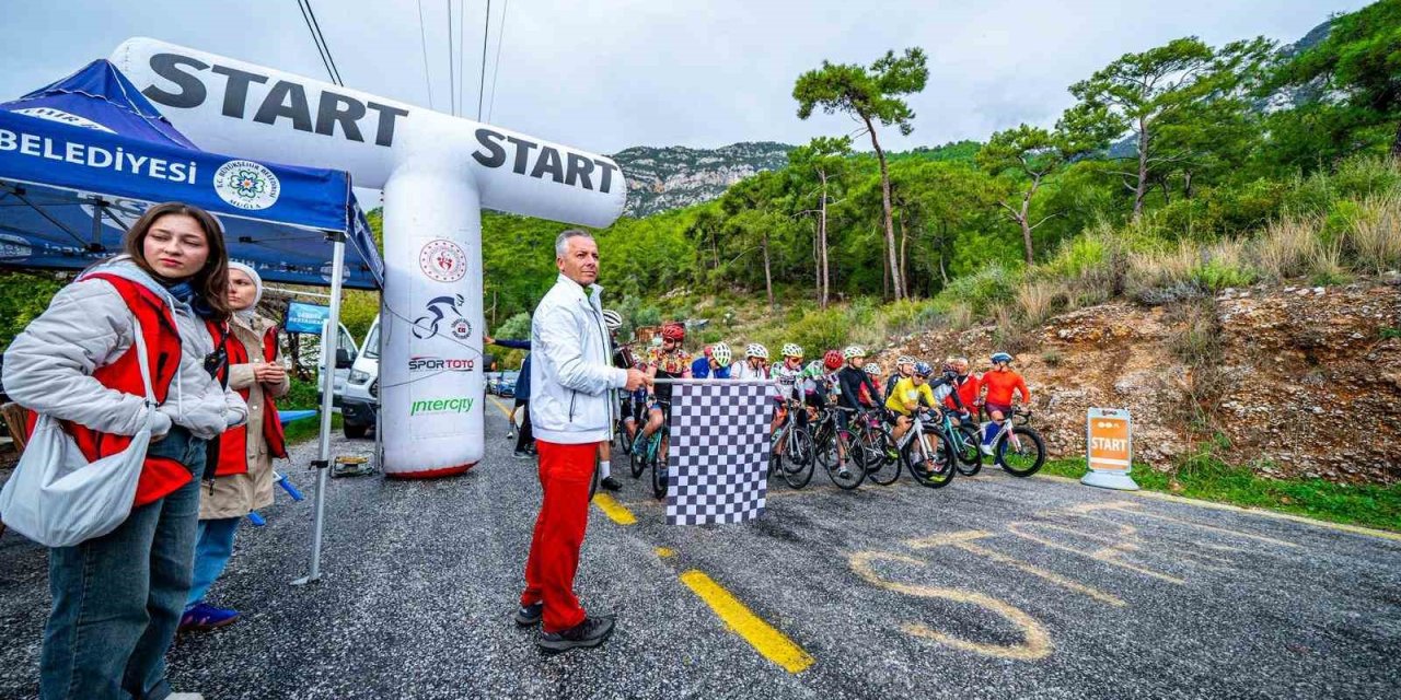 Muğla’da 100 sporcu zorlu parkurda ter döktü