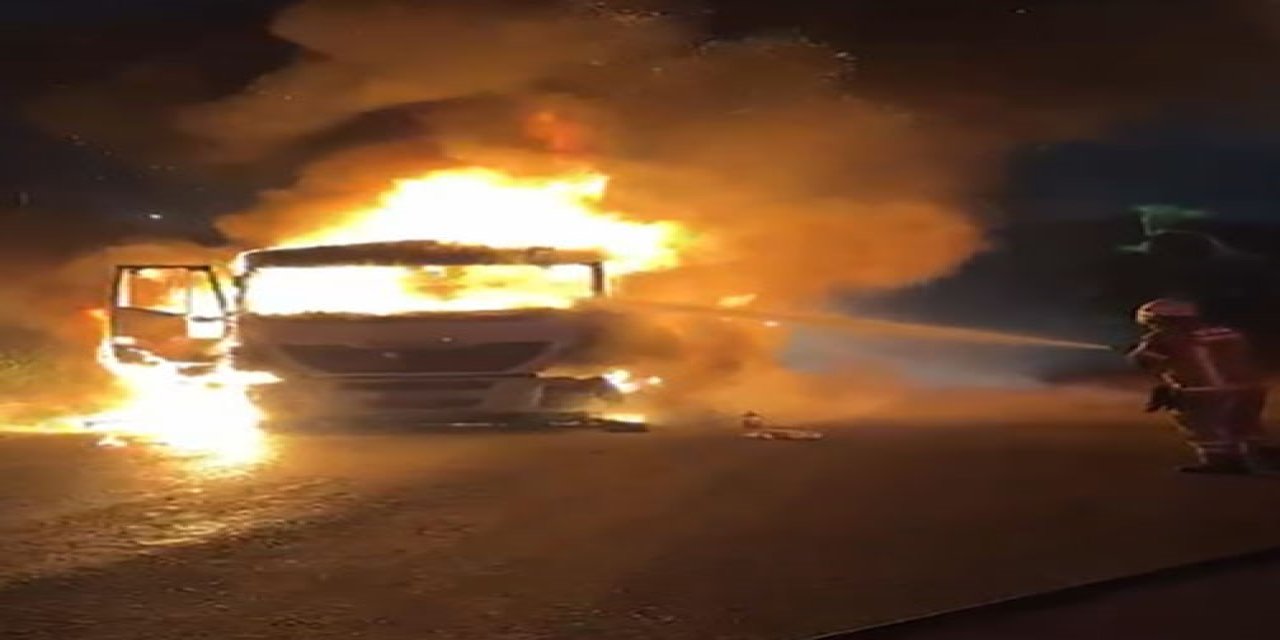 İzmir’de kömür yüklü tır alev aldı