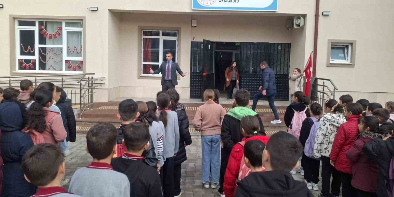 Müdür Yıldırak öğrencilerle buluştu