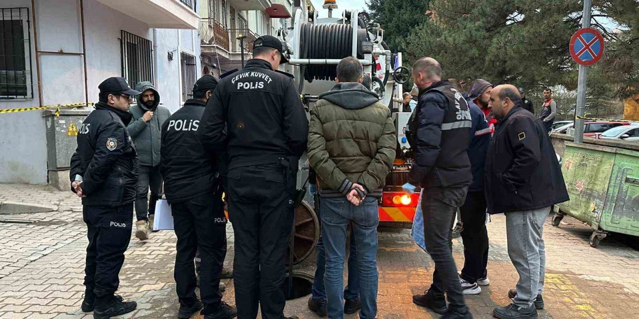 Kanalizasyonda cenin bulundu