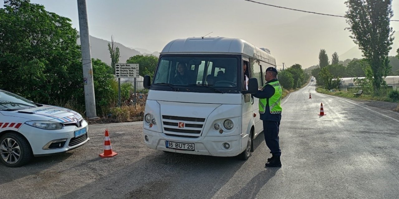 Uşak’ta okul servisleri ve çevrelerinde sıkı kontrol