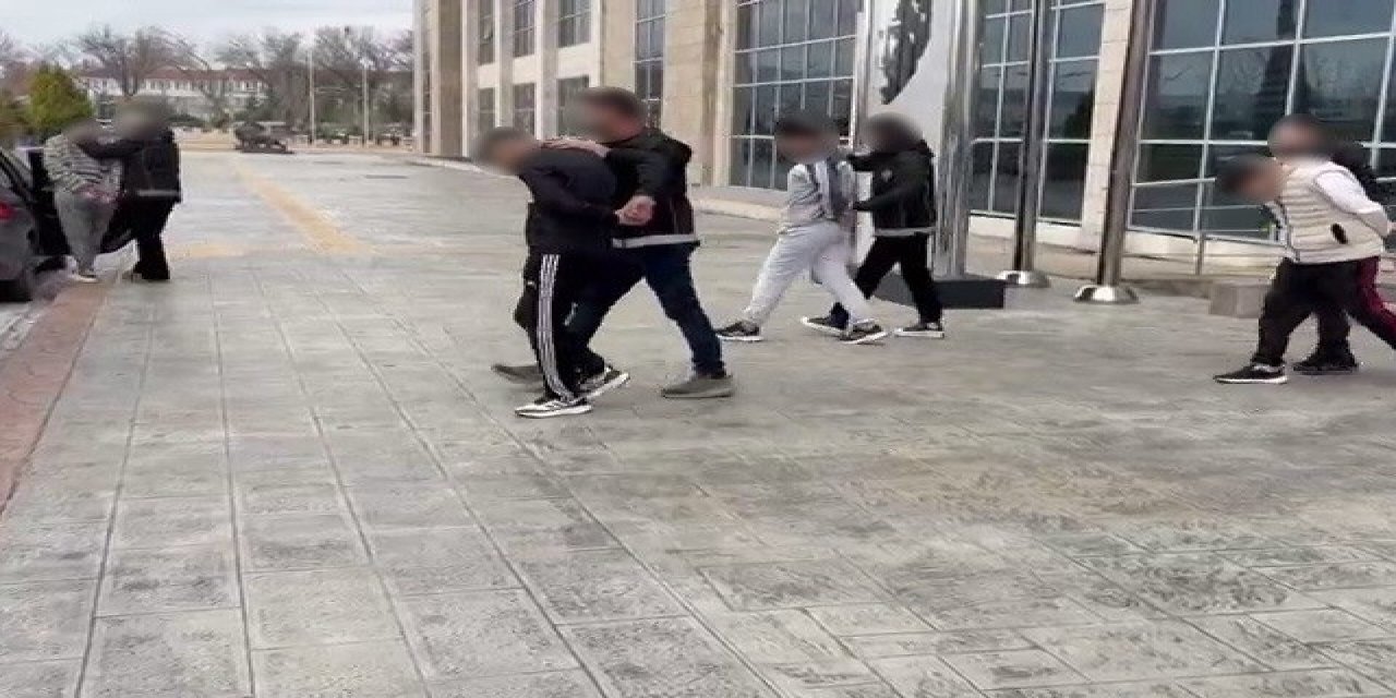 Sentetik uyuşturucuyla yakalanan 4 tacir tutuklandı