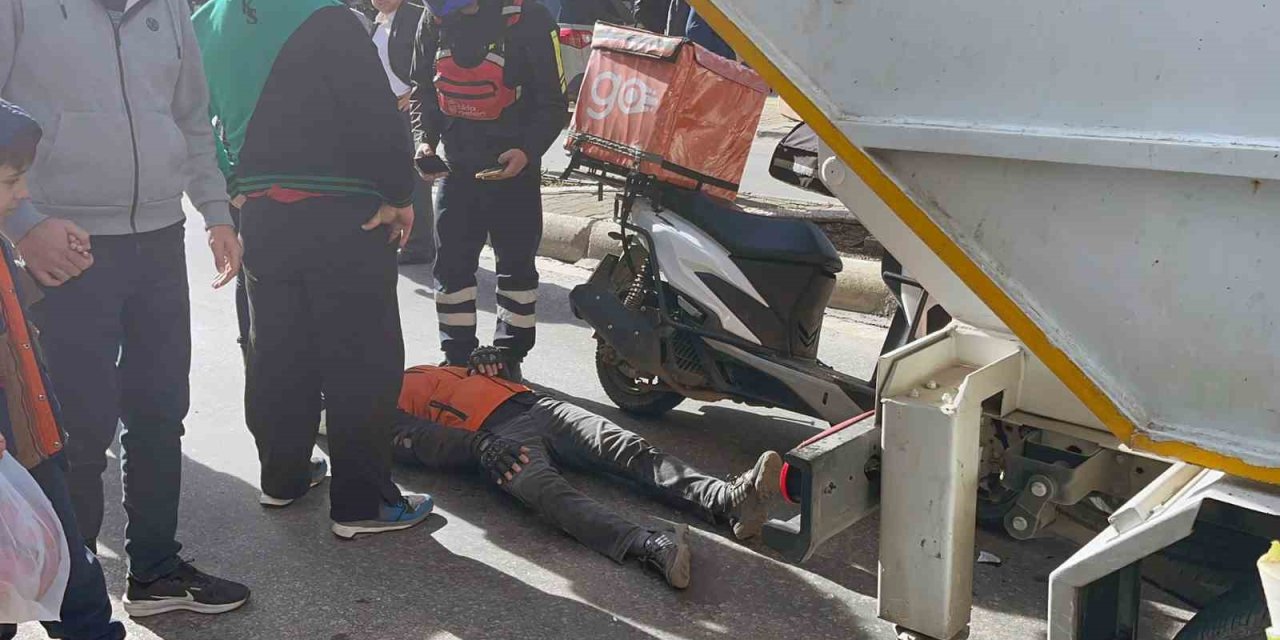 Çöp kamyonuna çarpan Motokurye yaralandı