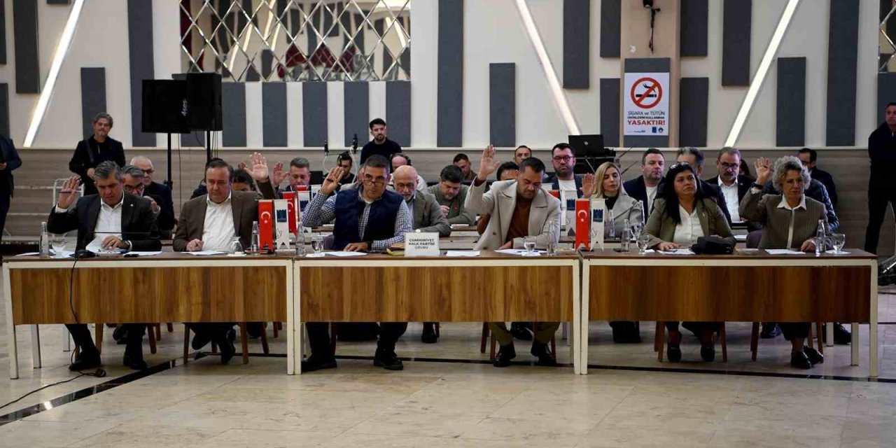 Kuşadası Belediye Meclisi yılın son toplantısını yaptı