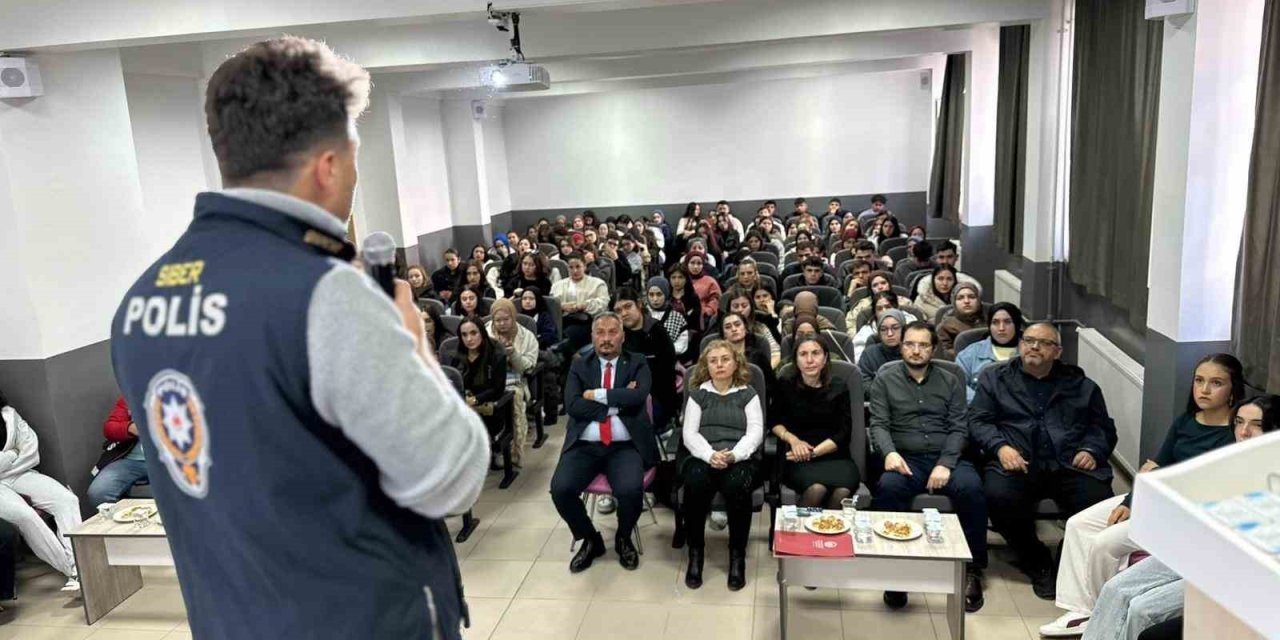 Polisten 500 öğrenciye SİBERAY egitimi
