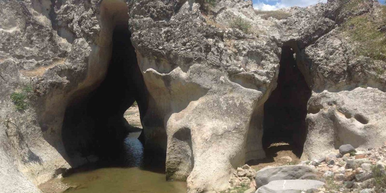 Selendi’de antik "Delikli Bent" keşfedilmeyi bekliyor