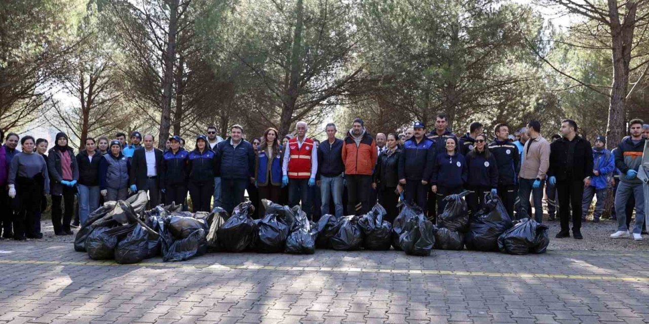 Muğla Büyükşehir Belediyesi’nin temizlik seferberliği Ula Göleti’nden başladı