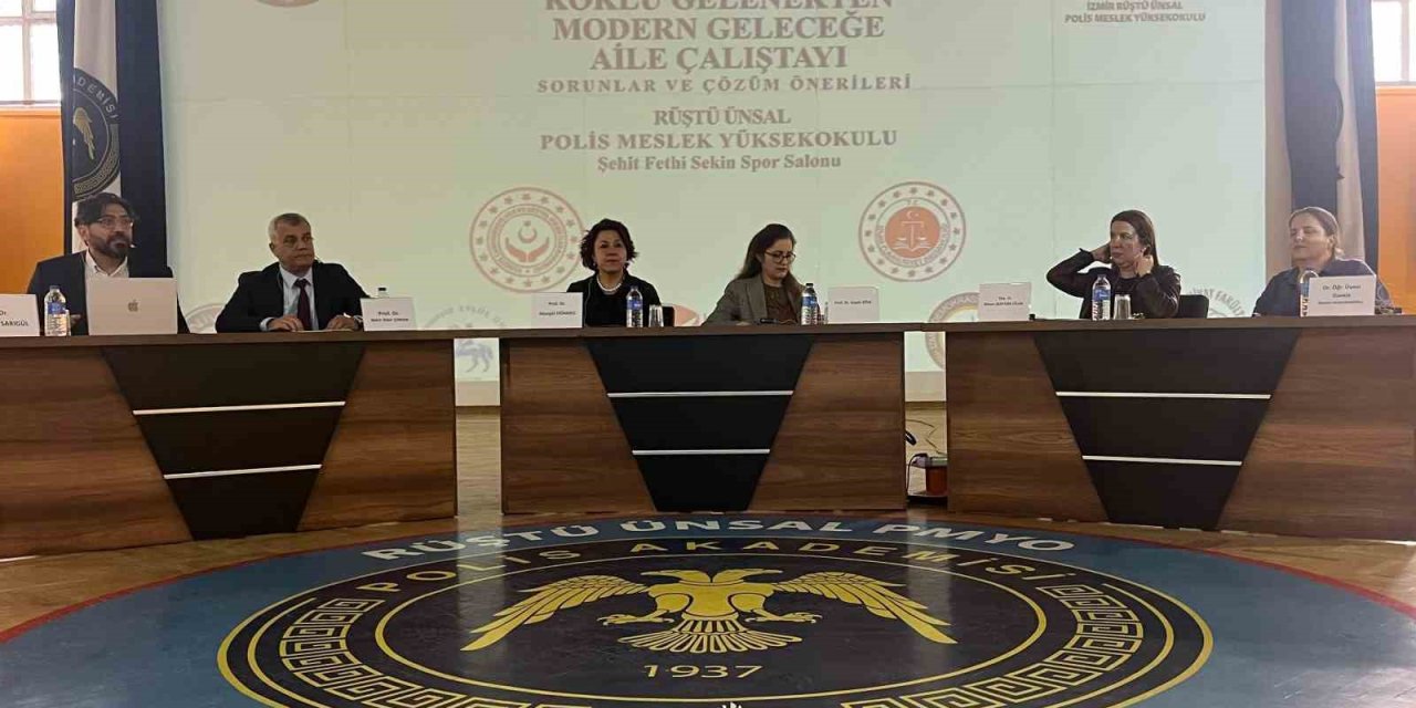 ‘Köklü Gelenekten Modern Geleceğe’ Aile Çalıştayı İzmir’de gerçekleştirildi