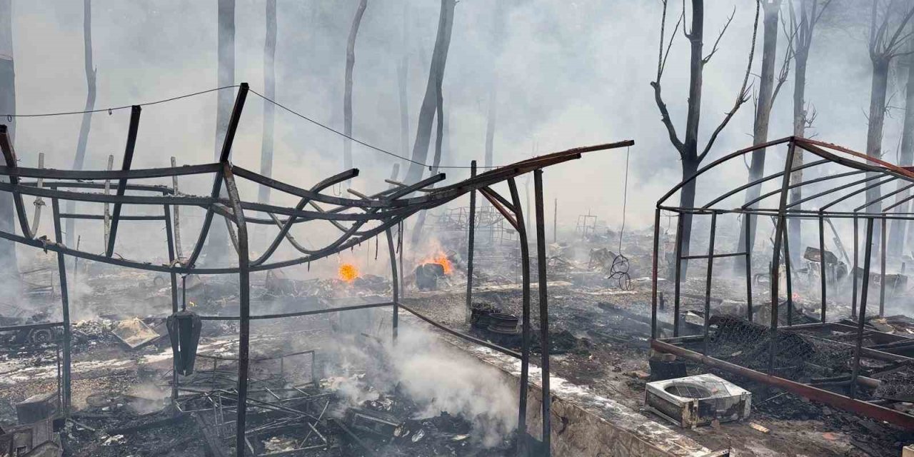 Fethiye’de onlarca karavan ve bungalov küle döndü