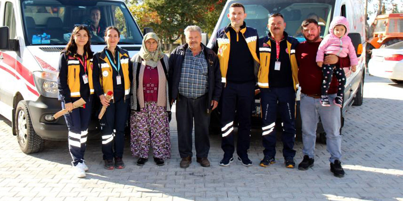 İki kez hayatını kurtaran sağlık çalışanlarını her fırsatta ziyaret ediyor