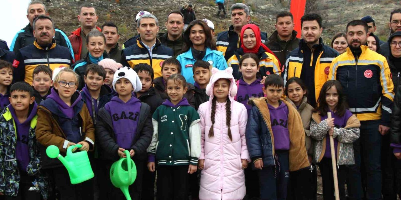 Uşak’ta Acil Sağlık Hizmetleri Haftası’nda fidanlar toprakla buluştu