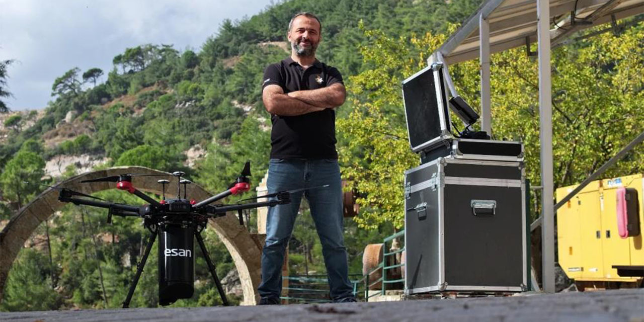 Gökkuşağının içinden geçme hayalini dronla denedi