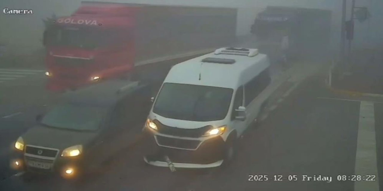 Afyonkarahisar’da 20 kişinin yaralandığı kaza anı kamerada