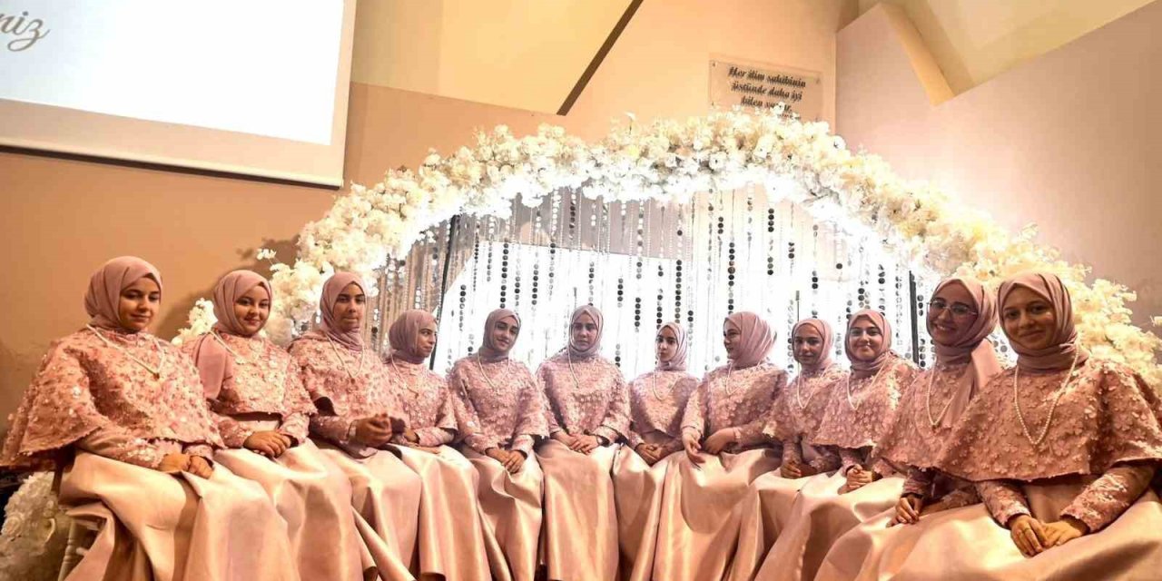 İzmir’de genç hafizeler icazetlerini aldı