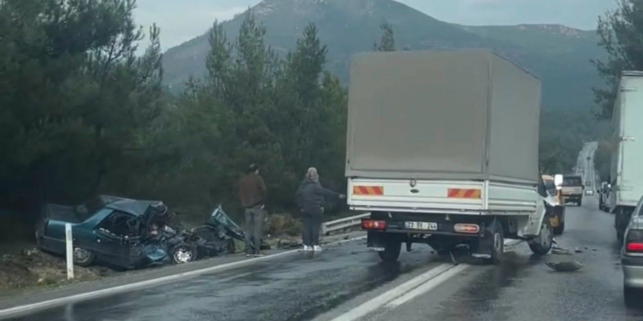 Kamyonetle otomobil çarpıştı: 2 ölü, 2 yaralı