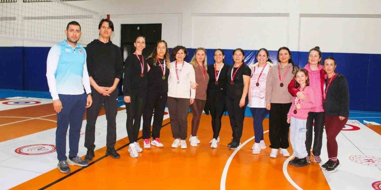 Köyceğiz’de öğretmenler Floor Curling Turnuvasında yarıştı