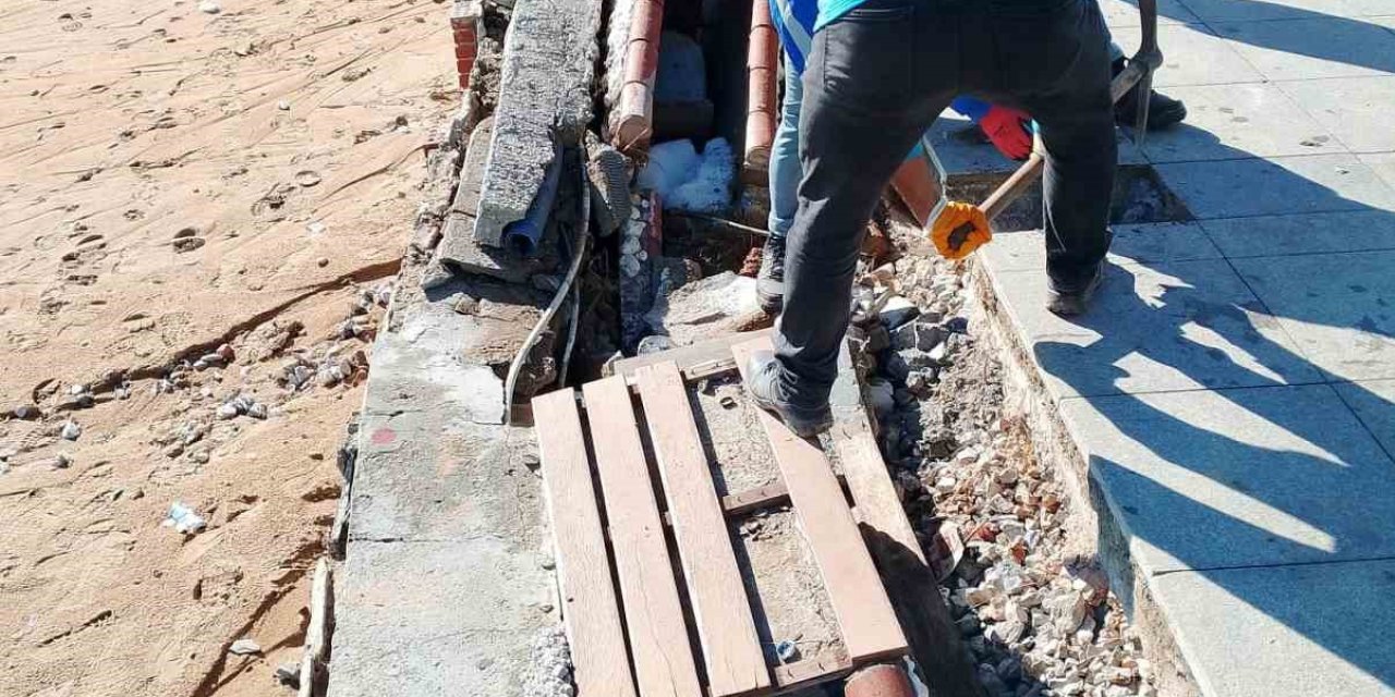 Aydın Büyükşehir Belediyesi’nde hızlı müdahale: Altıkum’da onarım çalışmaları devam ediyor