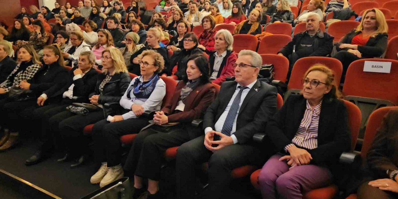 Nazilli’de Cumhuriyetin ilk kadın vekilleri konuşuldu