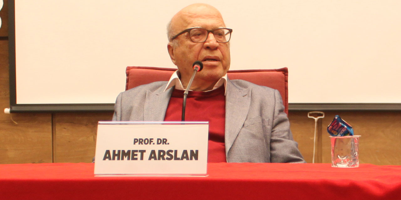 Prof. Dr. Ahmet Arslan Efeler’de Konuştu: “Ümmet, Millet, Cumhuriyet tarihsel bir bütünün parçasıdır”