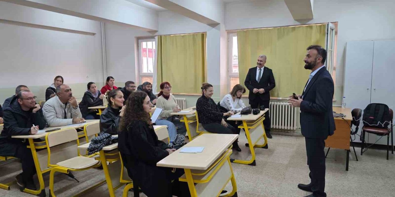 Efeler’de Öğretmenlere Topçu’nun Eğitim Felsefesi Anlatıldı