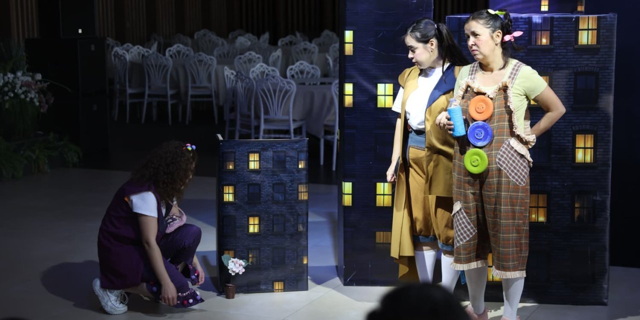 Dünyadaki Son Çiçek oyunu, miniklerden büyük beğeni topladı