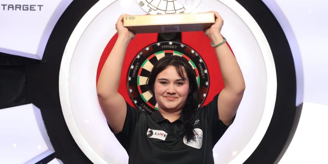 İngiltere’de fırtına gibi esen Denizlili Zehra dünya şampiyonu oldu