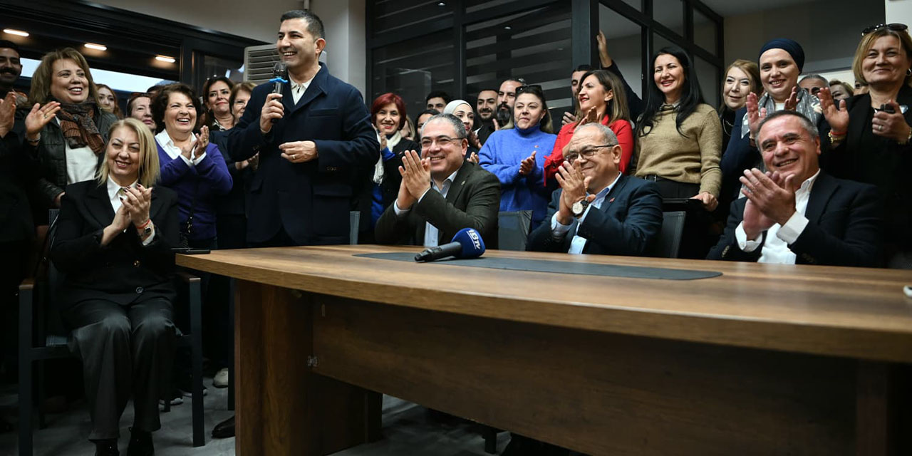 İYİ Parti’den CHP’ye geçen meclis üyesi  Eda Yurtcan’a coşkulu rozet töreni