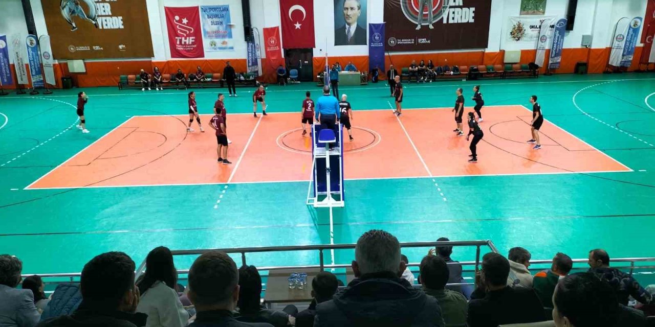 Köyceğiz’de ödüllü Voleybol Turnuvası başladı