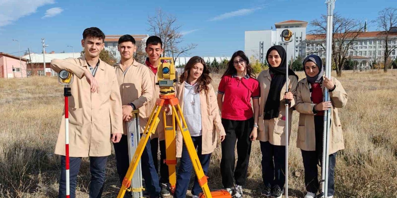 Staj programı ile geleceğin tapu memurları yetiştiriliyor