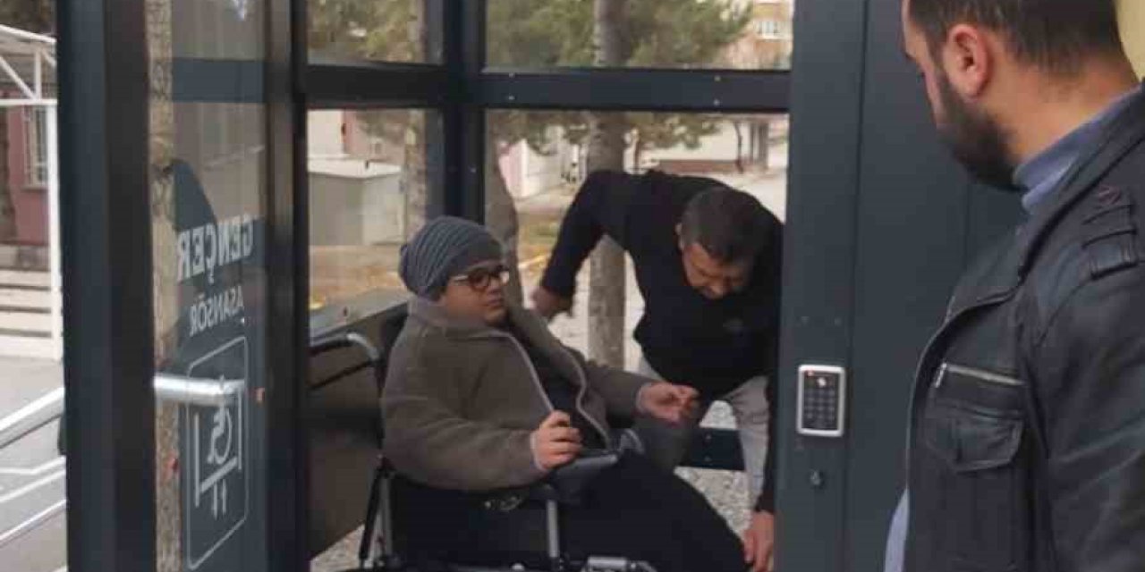 Okuldaki asansör engelini vali kaldırdı