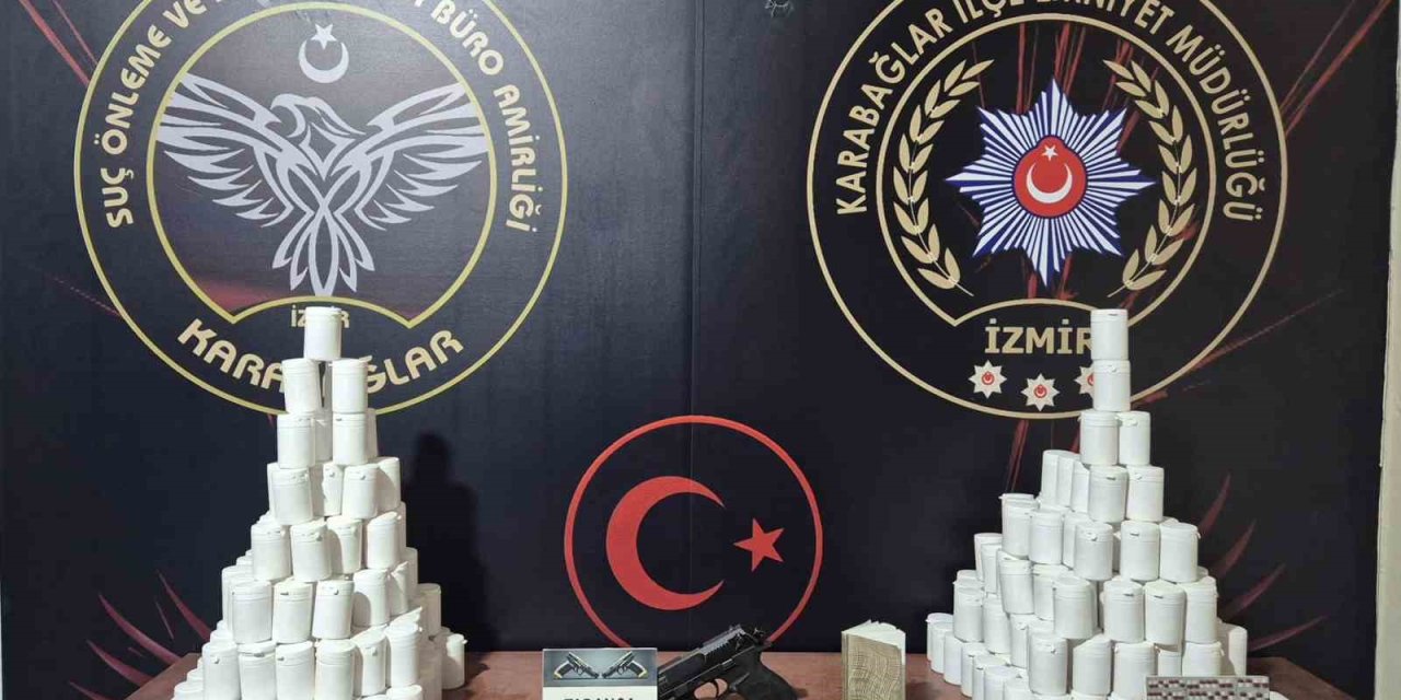 Uyuşturucu taciri sevgililer binlerce hapla yakalandı