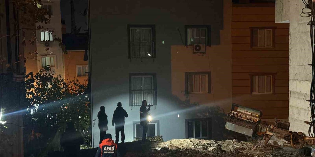 Manisa’da çatlak oluşan iki bina tahliye edildi