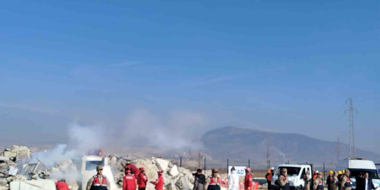 Denizli’de 5.6 büyüklüğündeki depremin hazırlıkları gözden geçirildi