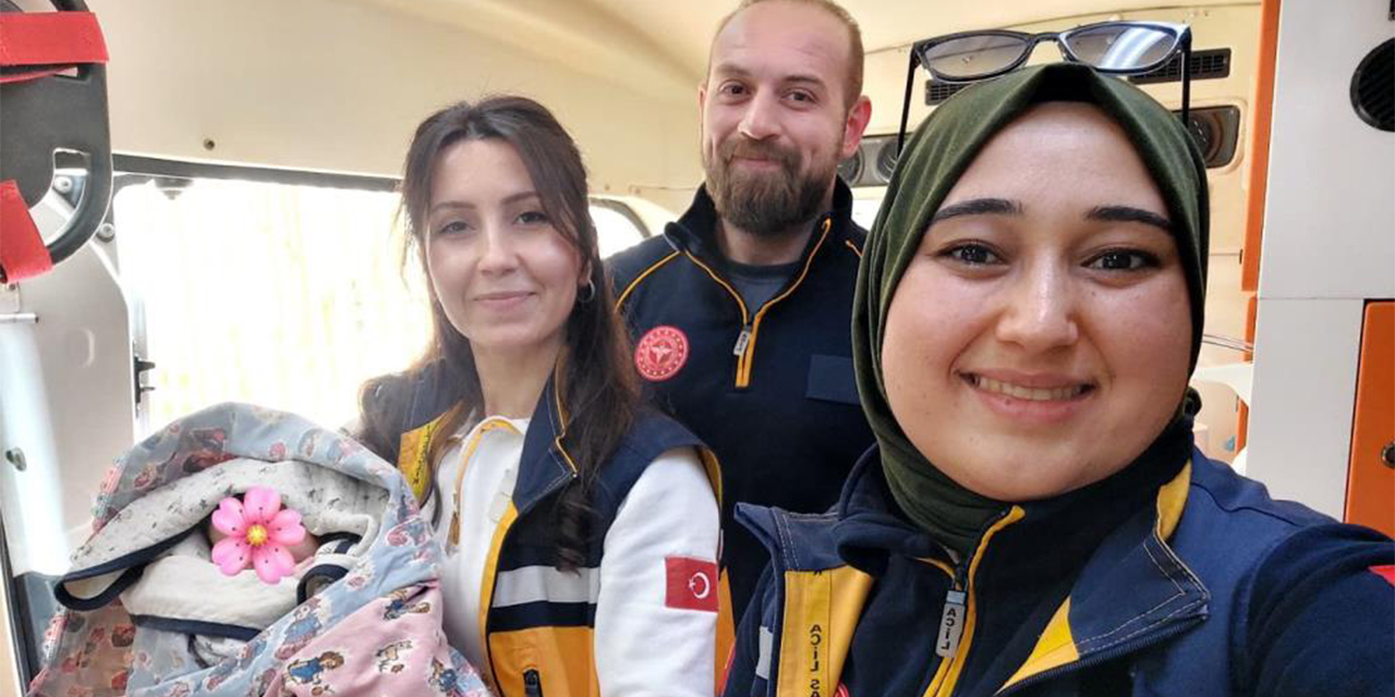Bozdoğanlı ailenin bebeği ambulansta dünyaya geldi