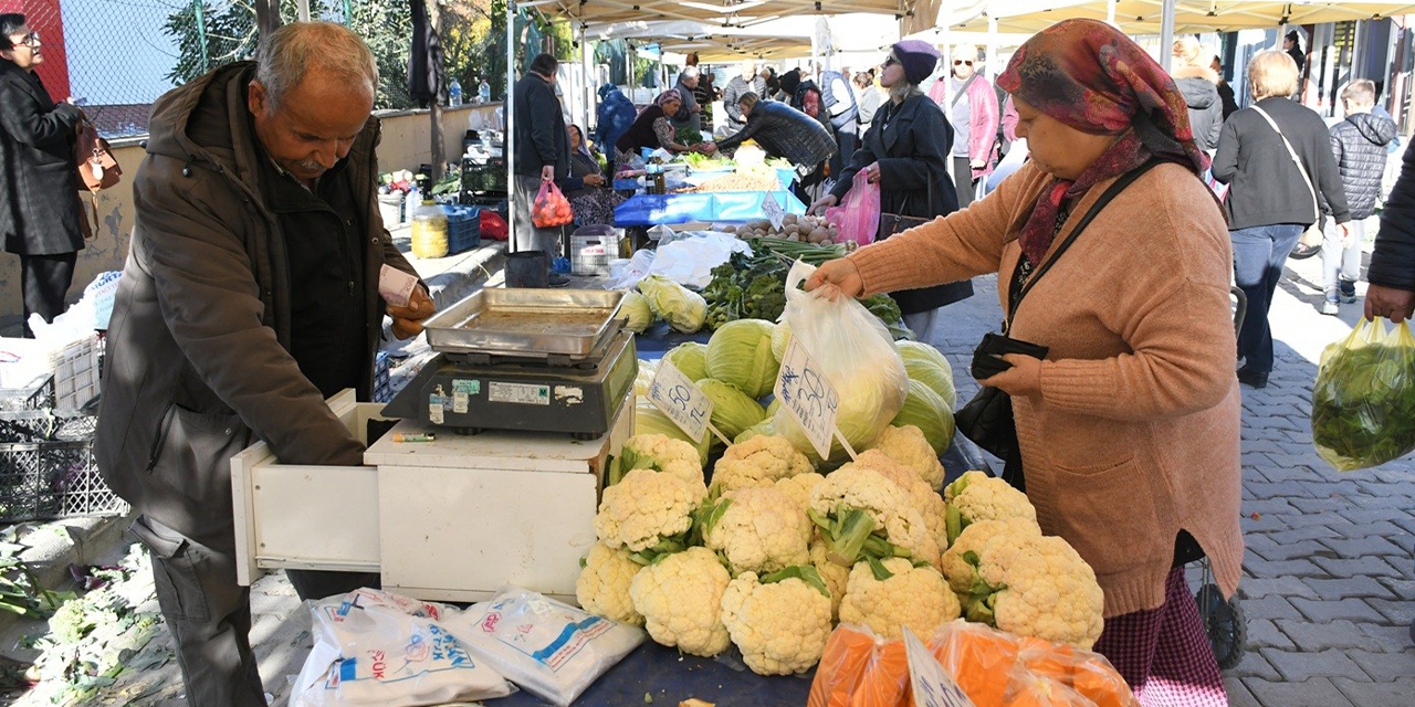 Kuşadası’nda yöresel ürün pazarı kış bereketiyle yoğun ilgi görüyor
