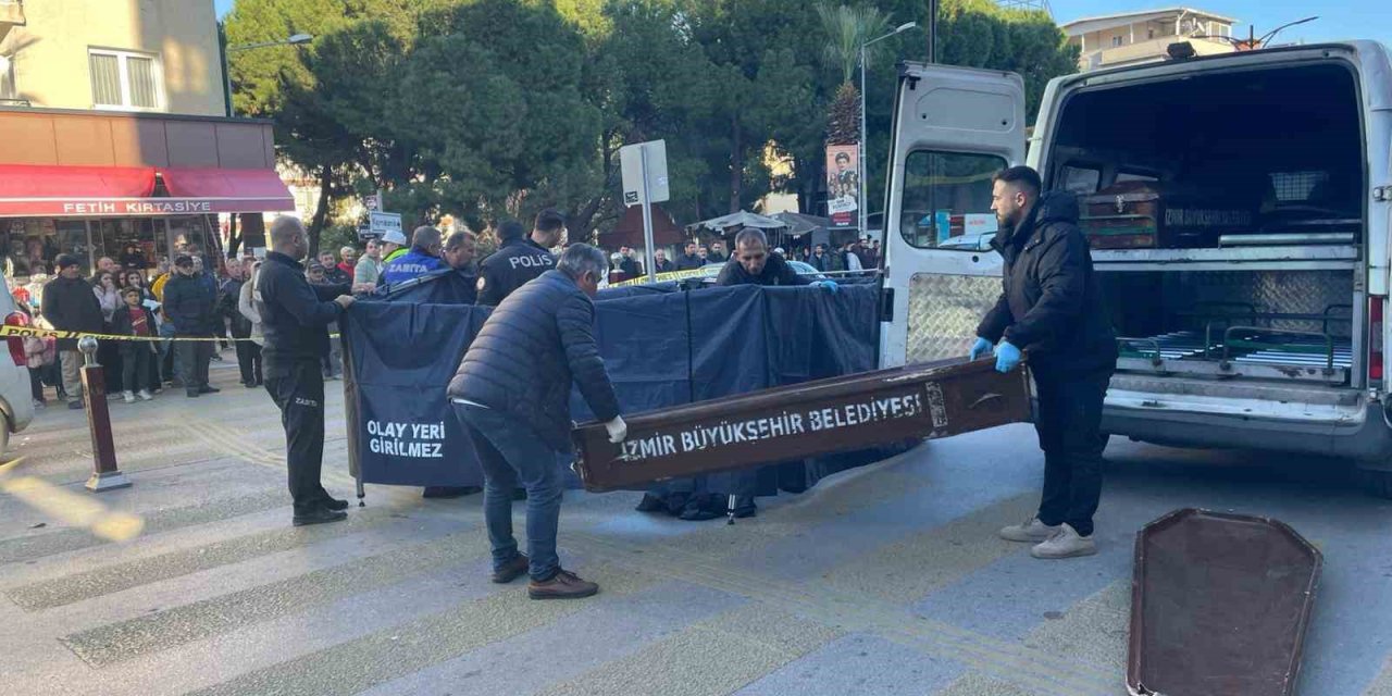İzmir’de belediyenin çöp kamyonu yaya geçidinde kadını ezdi