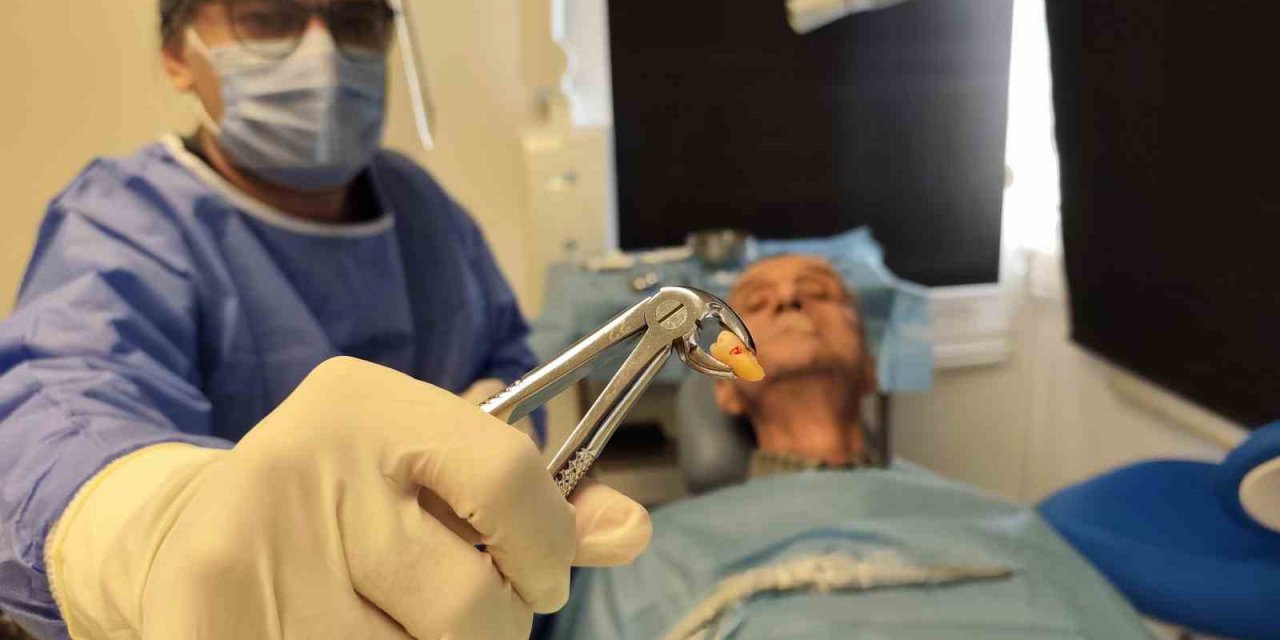 83 yaşında 20’lik dişi çıktı